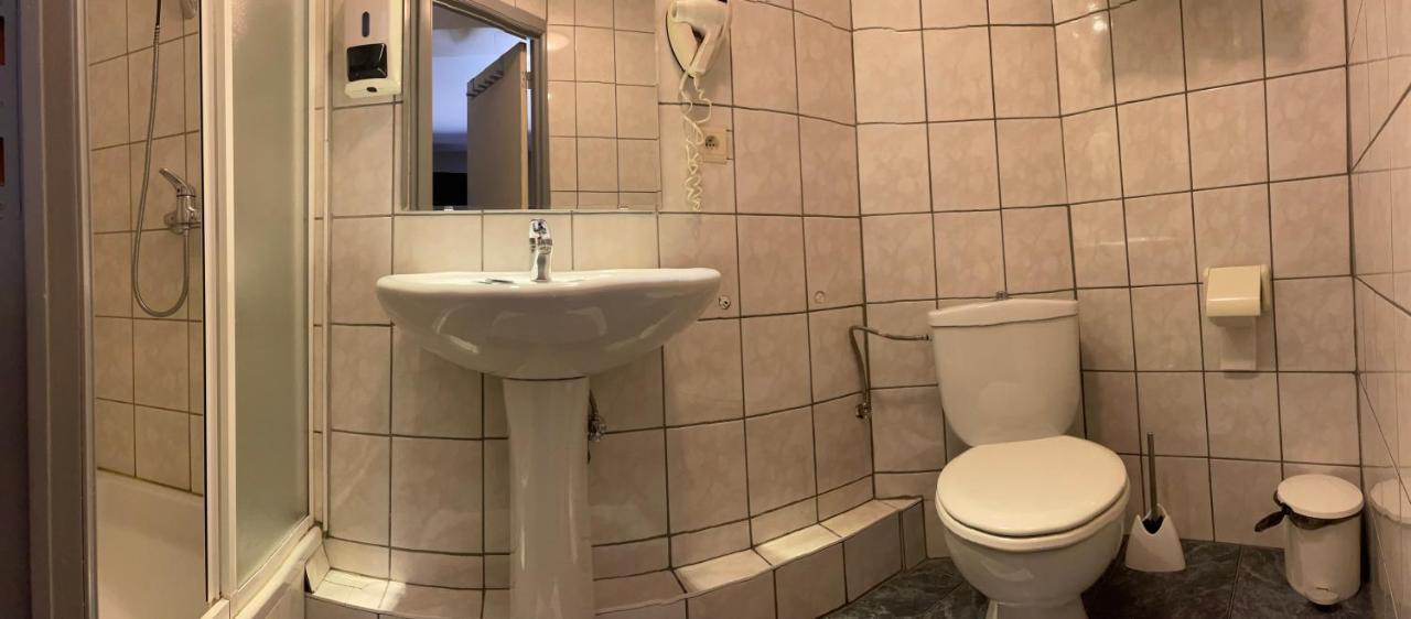 Hotel Les Arcades - La-Roche-En-Ardenne מראה חיצוני תמונה